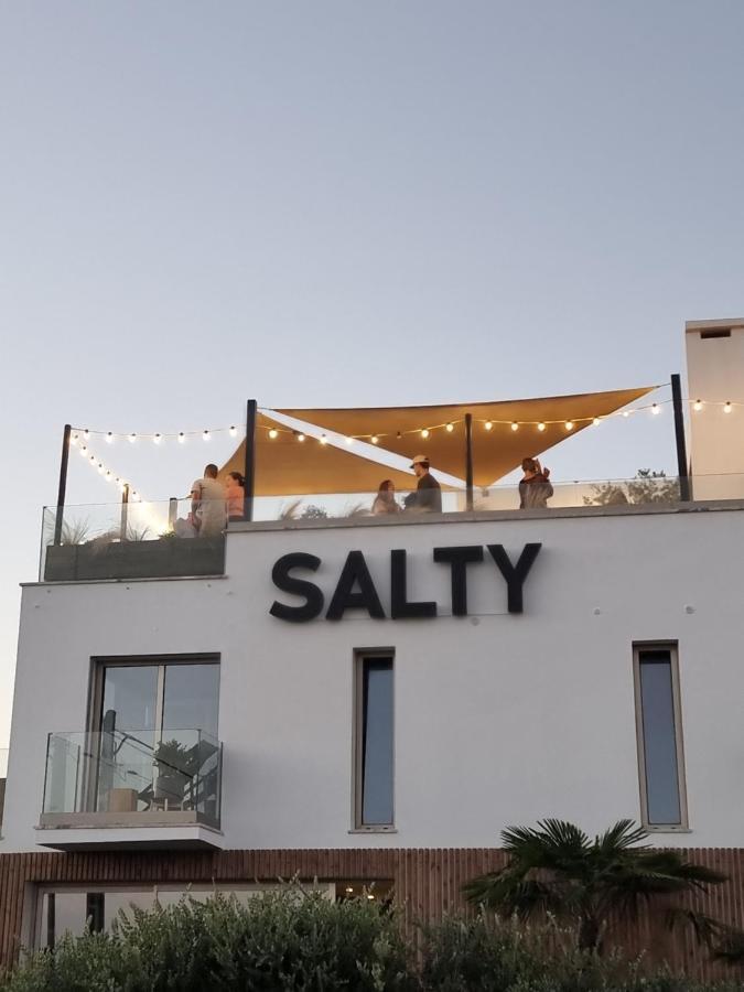 The Salty Pelican Yoga & Surf Retreat Hotel Peniche Ngoại thất bức ảnh